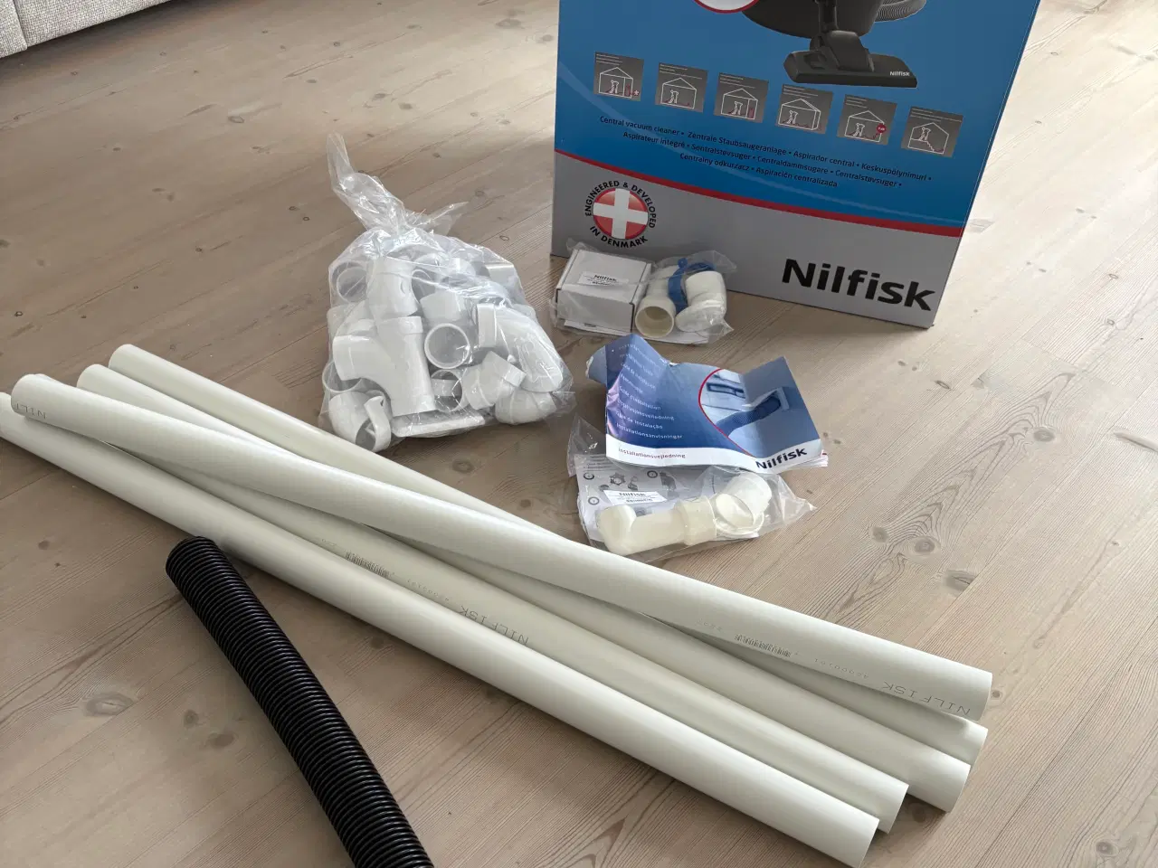 Billede 2 - Rør og fittings til Nilfisk centralstøvsuger 