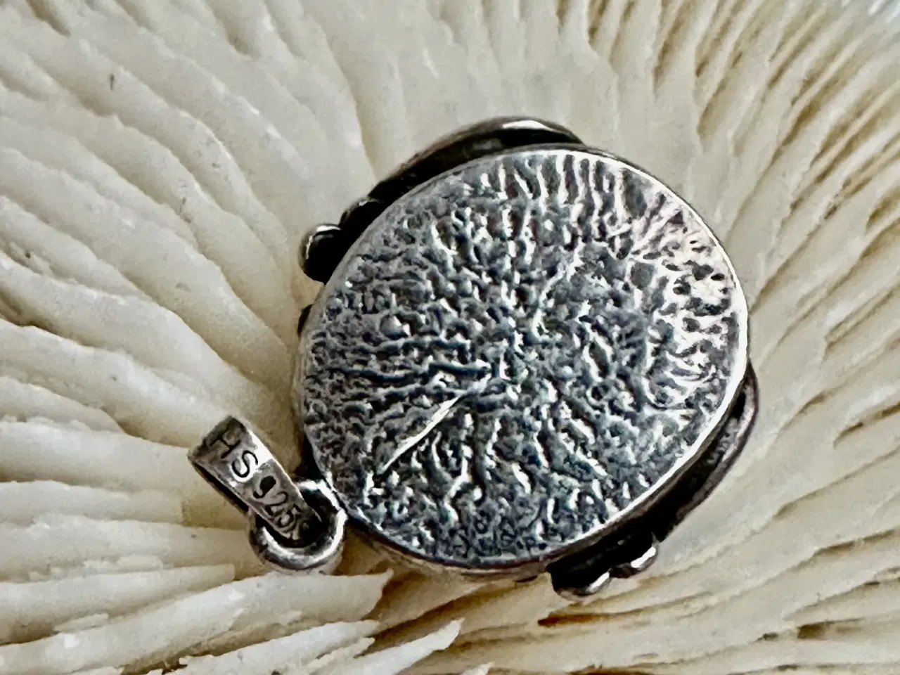 Billede 11 - To sølvvedhæng med halvædelsten. Læs beskrivelsen.