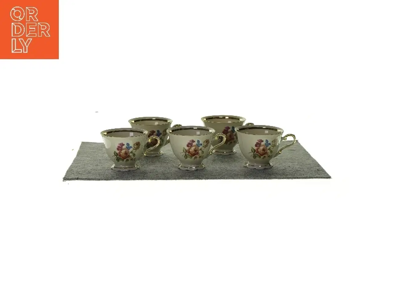 Billede 1 - Kopper med blomsterprint (5 stk.) fra Bucka&Nissen (str. HØ: 8x9cm)