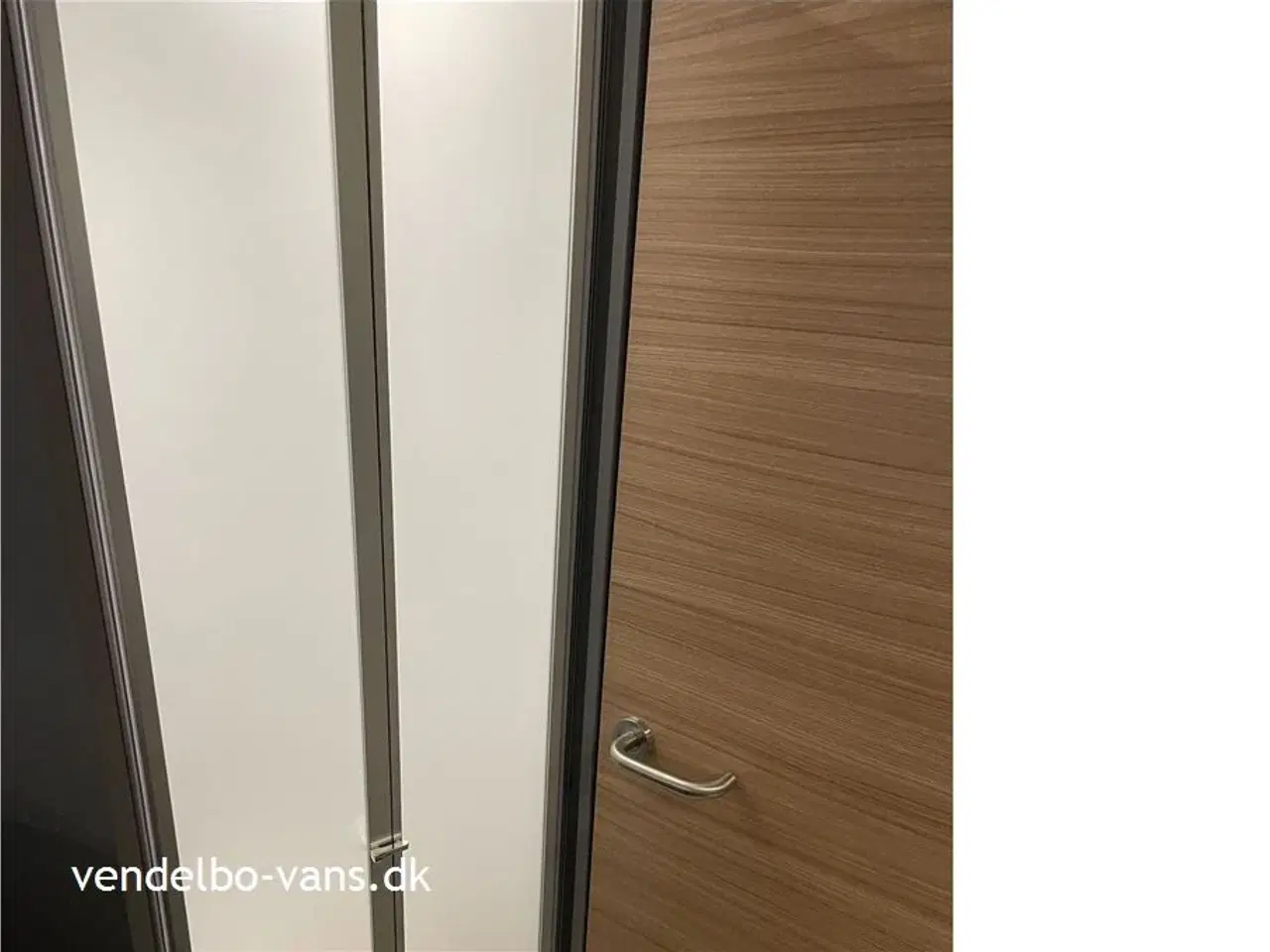 Billede 12 - 2026 - Dethleffs Just T 7052 DBM - 90 Year   Fritstående dobbeltseng med ekstra  stor garage neden under