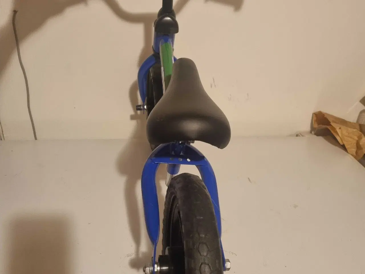 Billede 4 - Løbecykel kun brugt inddørs. 