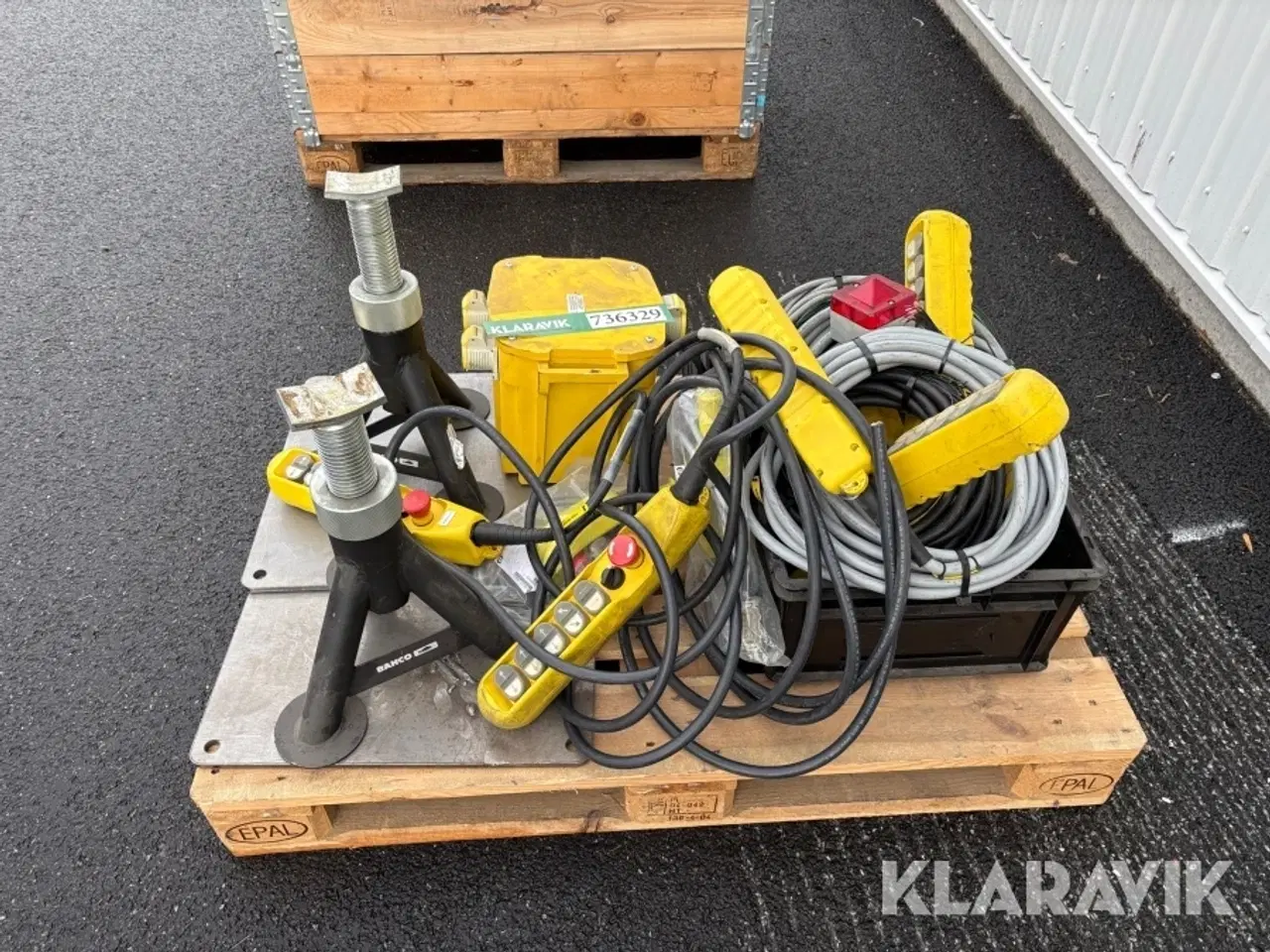 Billede 2 - Samlet lot - bukke, fjernbetjeninger, kabler