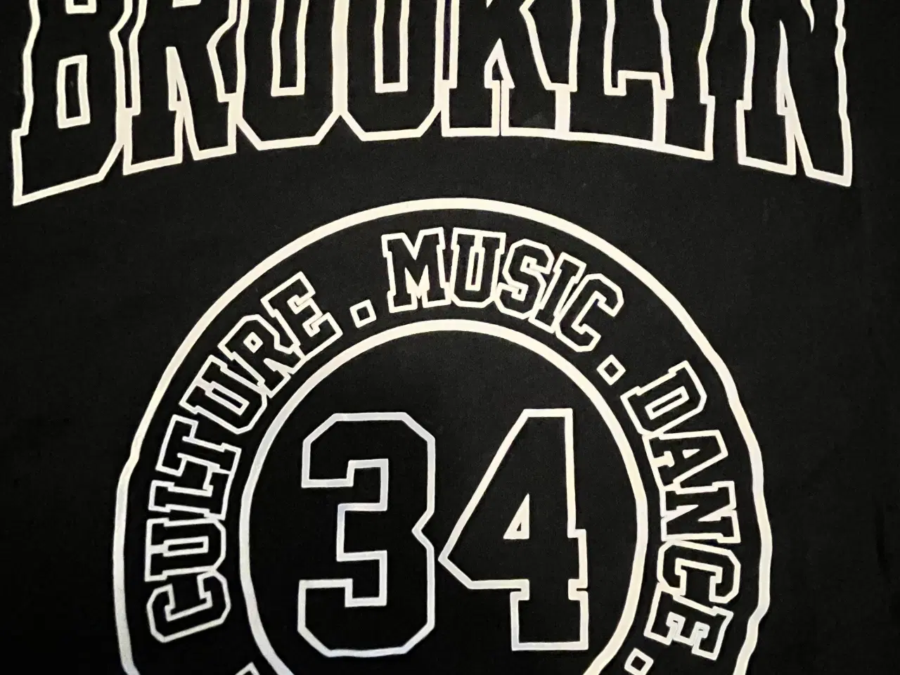 Billede 3 - T-shirt fra GinaTricot. 