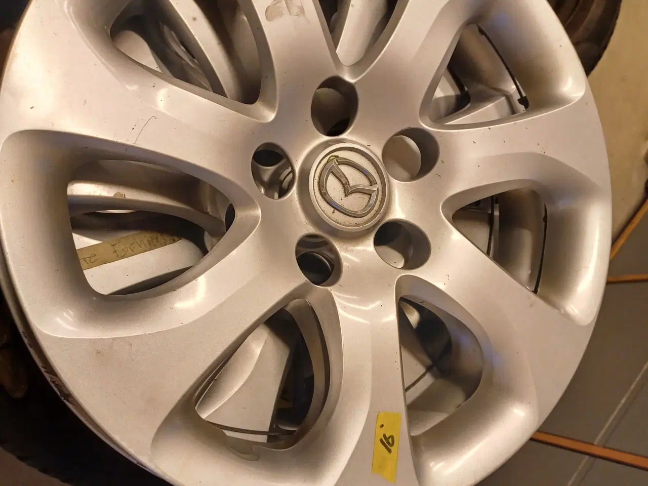 Billede 4 - Originale hjulkapsler.