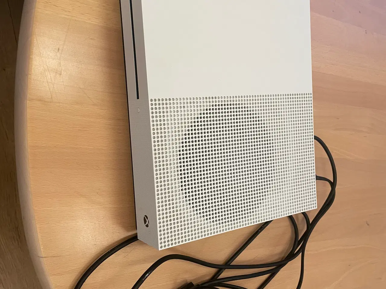 Billede 2 - Xbox med 2 kontrollere en 8 Tb harddisk og 20 spil