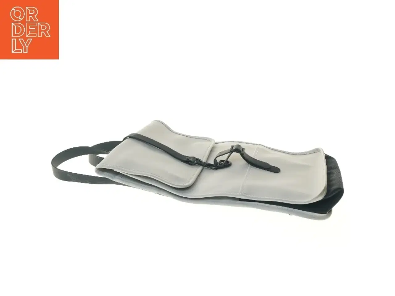 Billede 3 - Rygsæk med klaplukning fra Rains (str. 43x29 cm)