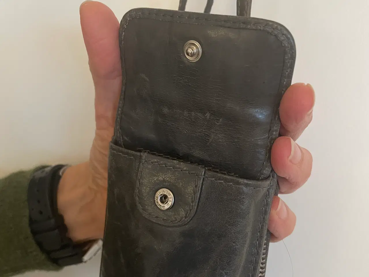Billede 4 - Adax clutch/lille taske grå skind med lynlås