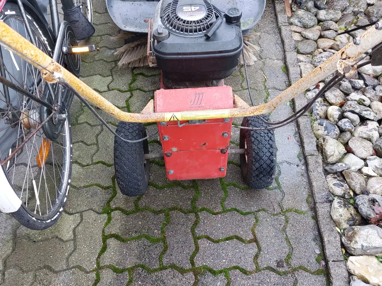 Billede 2 - Fejemaskine 4,5 hp benzin