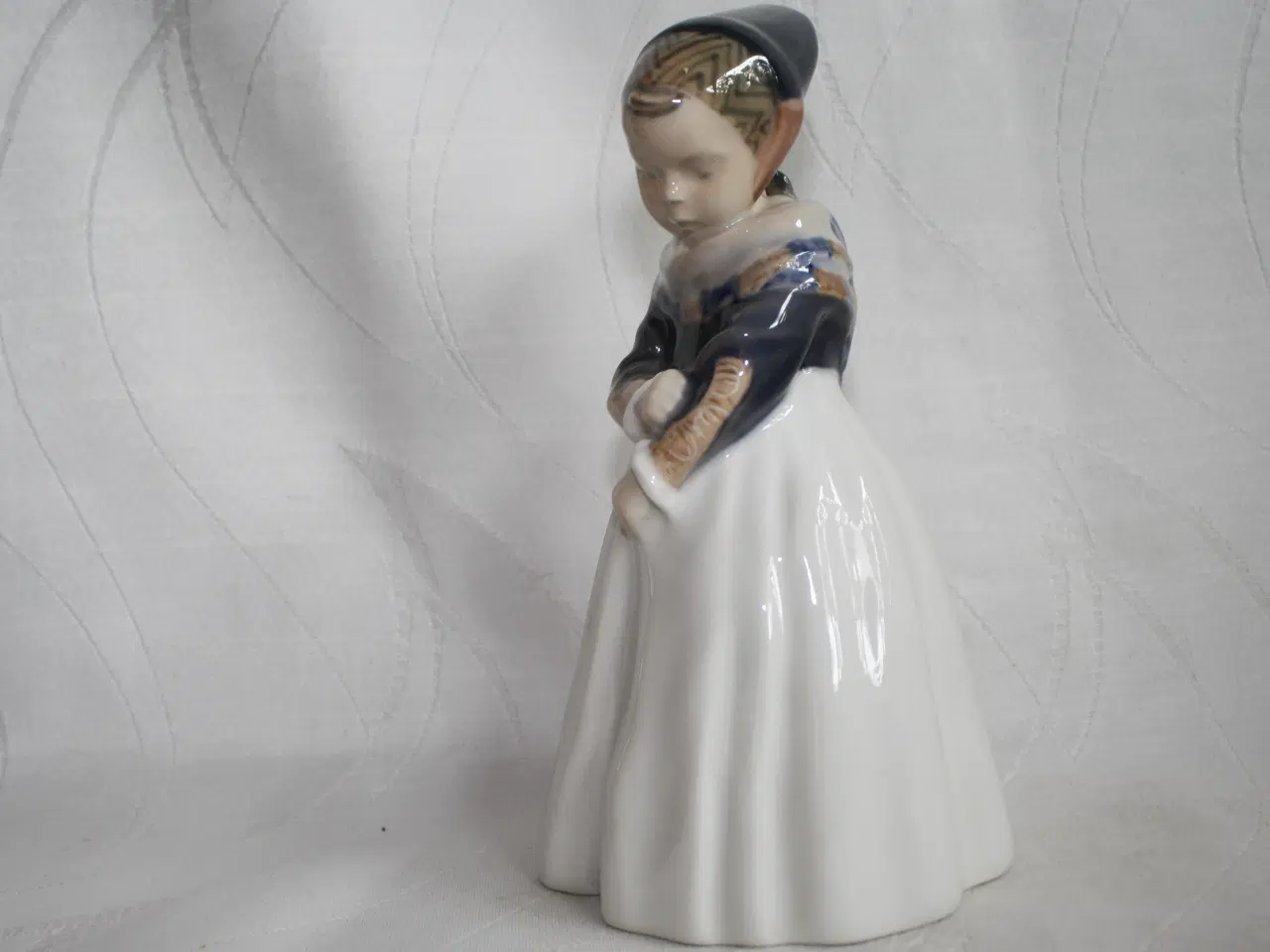 Billede 2 - Amagerpige, figur fra Royal Copenhagen