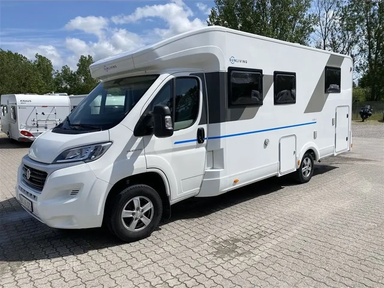 Billede 5 - 2021 - Sun Living S 75 SC   Sun Living S 75 SC autocamper med fritstående dobbeltseng.