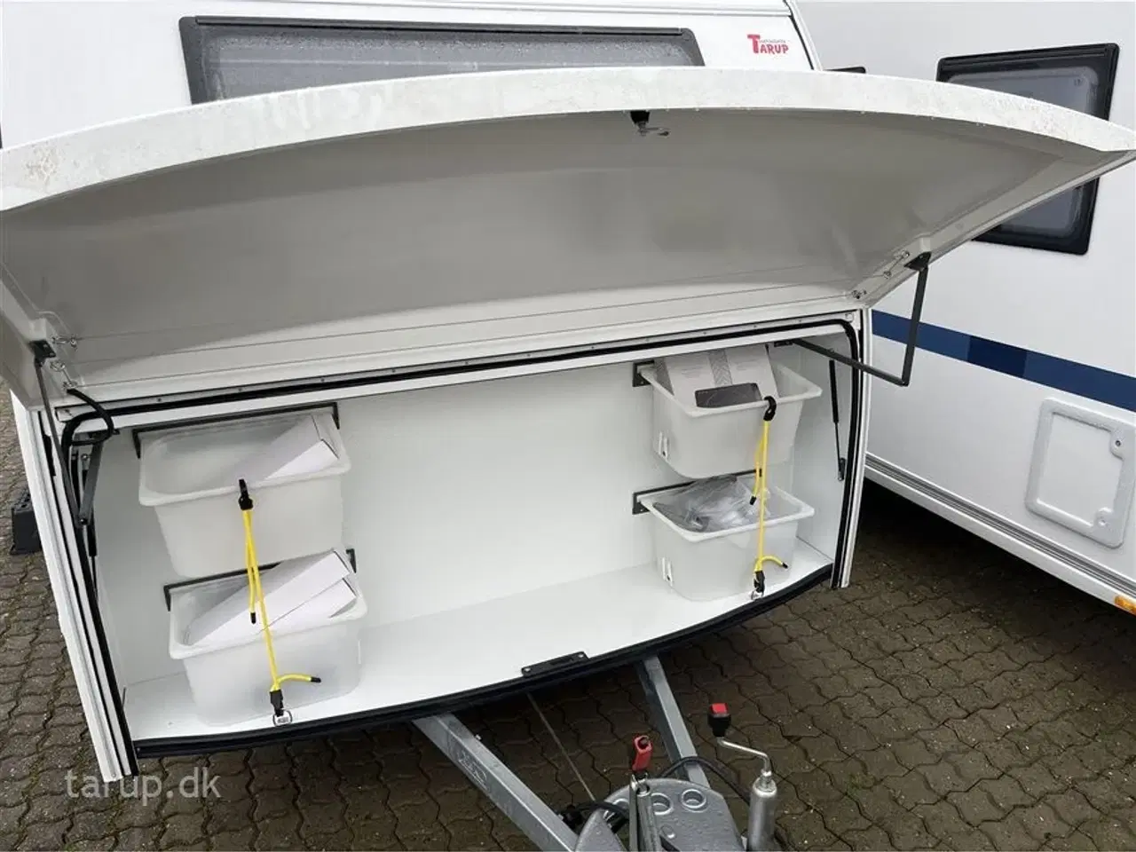 Billede 4 - 2025 - Adria Aviva Lite 300 LH   NYHED! Endesiddegruppe, stabilisator, stort opbevaringsrum i front, mulighed for at lave en lille køje