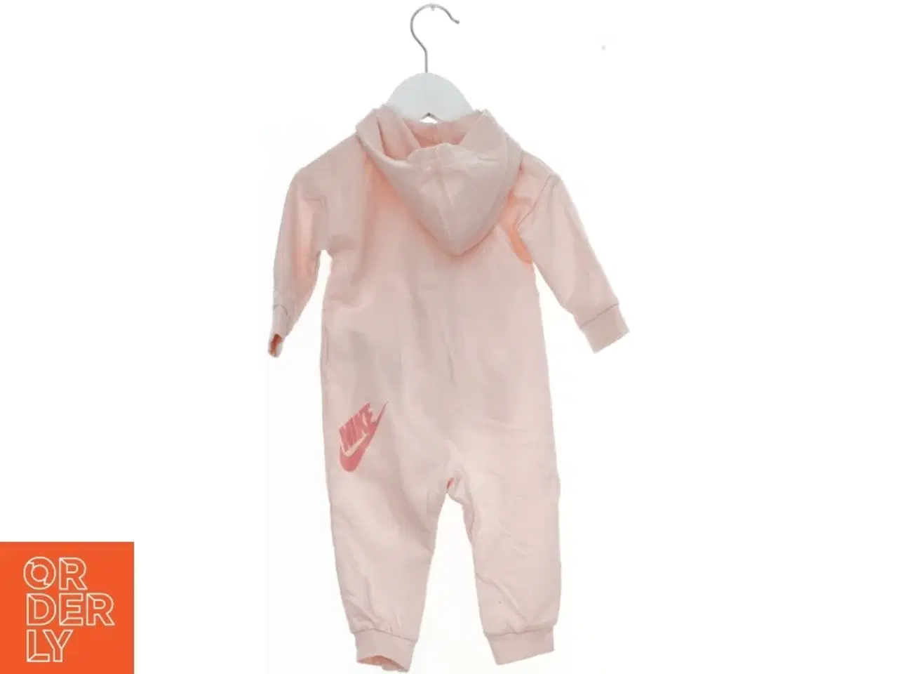 Billede 2 - Lys lyserød Nike heldragt med hætte fra Nike (str. 74)