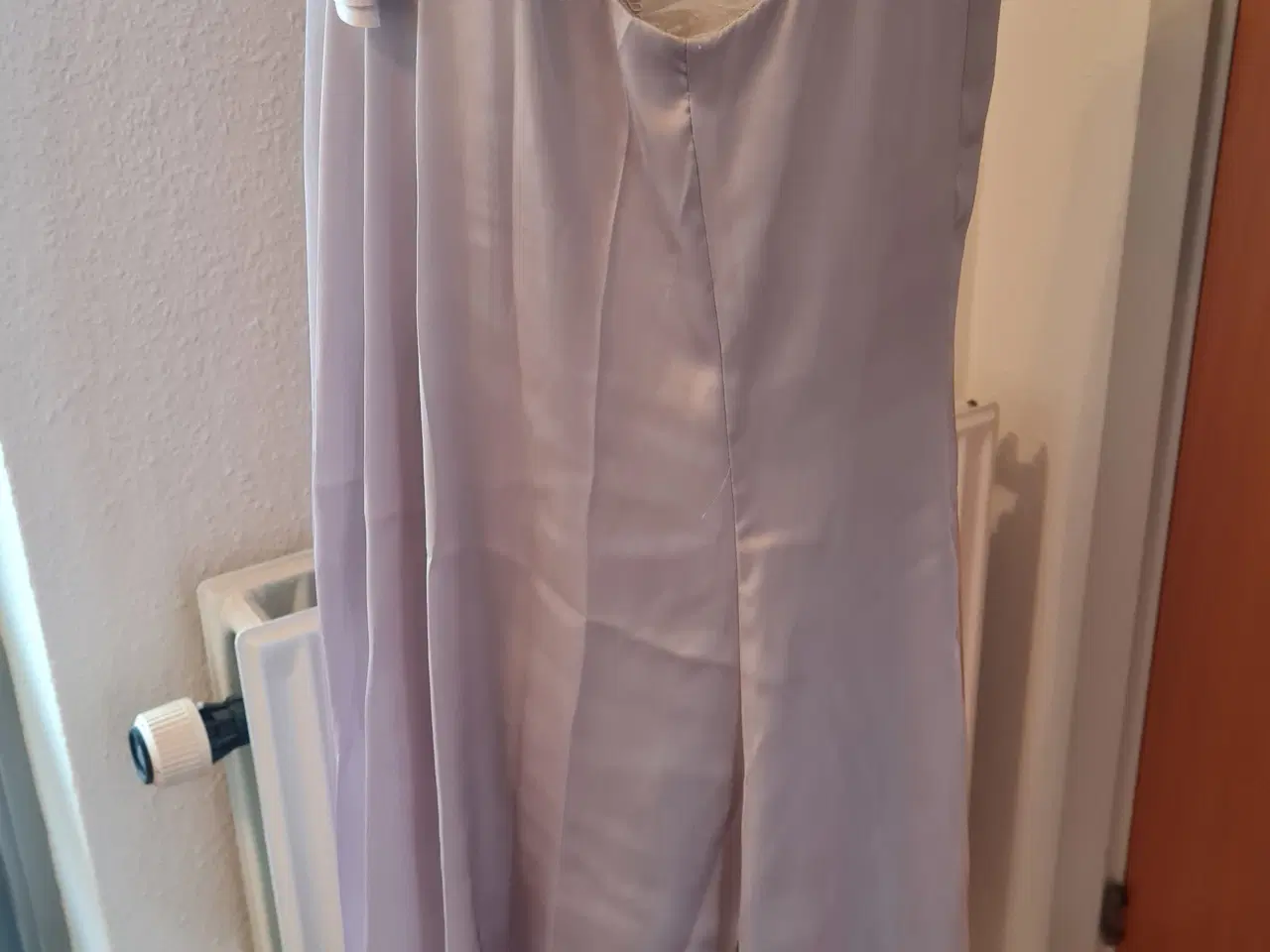 Billede 2 - Kjole str 44 fra H&M 