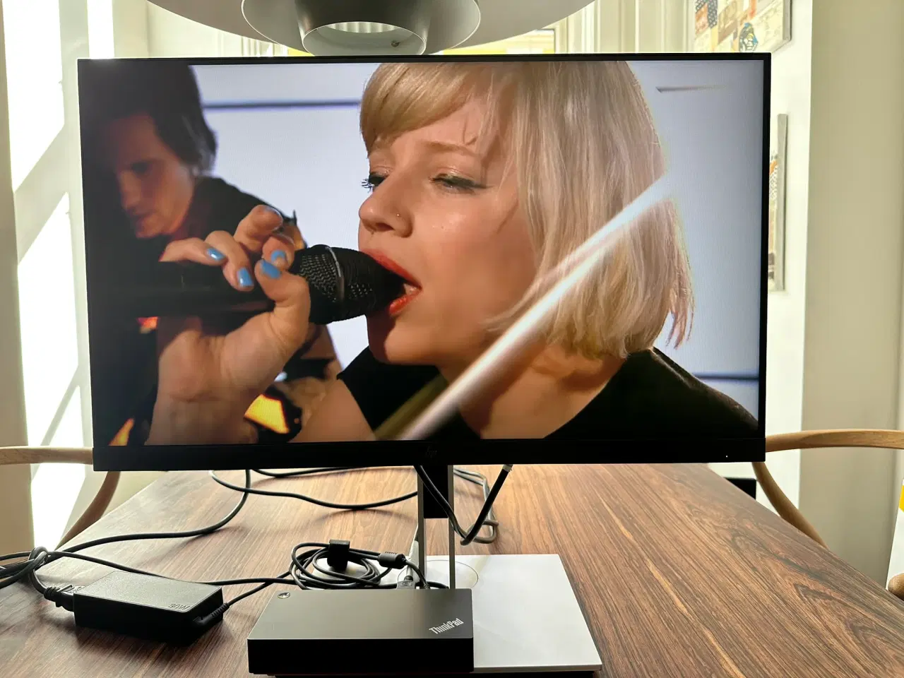 Billede 3 - Workstation med dockingstation og skærm