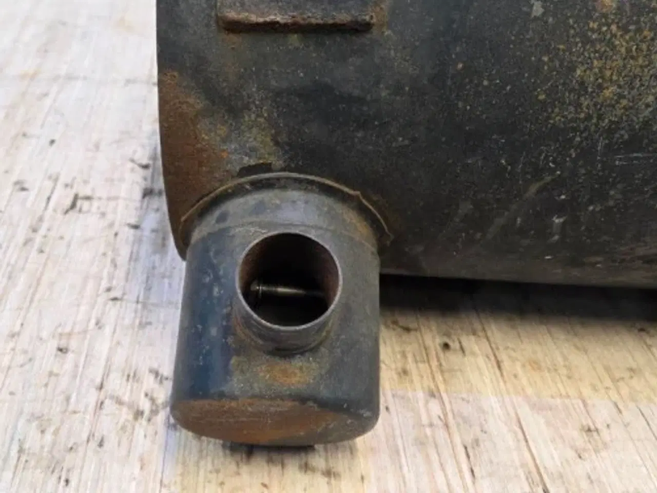 Billede 3 - Ford TW30 Luftfilterhus D8NN9600BC