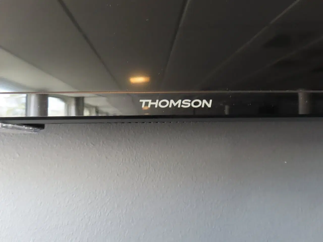 Billede 2 - 43" smart TV, THOMSON 43UA5S13 med fjernbetjening