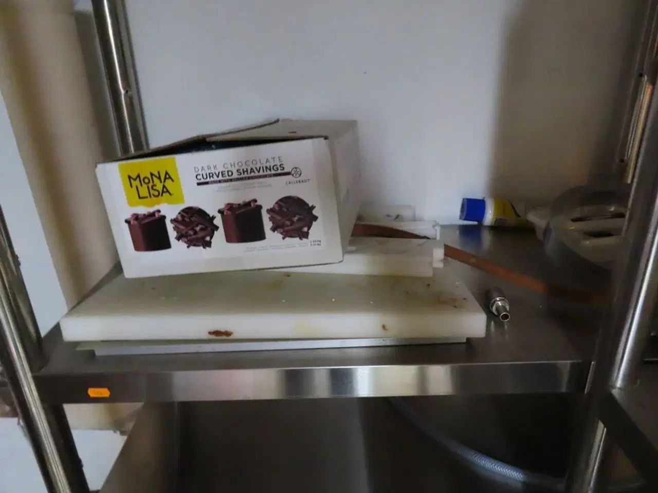 Billede 22 - Div. reoler med indhold