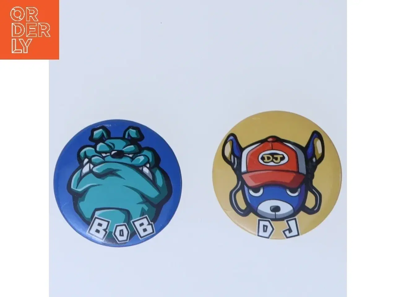 Billede 1 - To runde badges med tegneseriefigurer (str. Ø 4 cm)