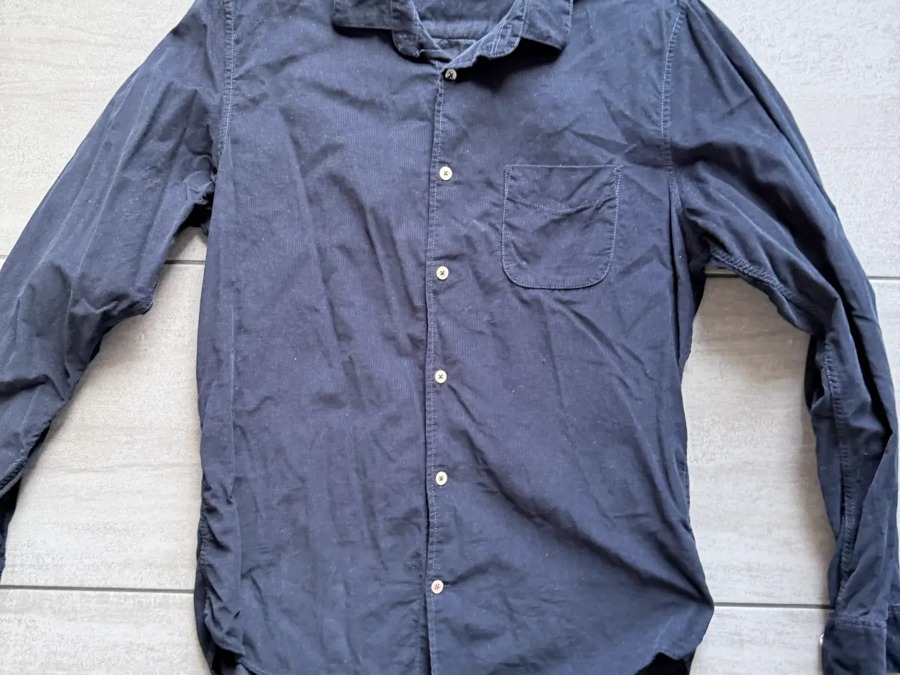 Billede 1 - NN07 fløjl skjorte str. L