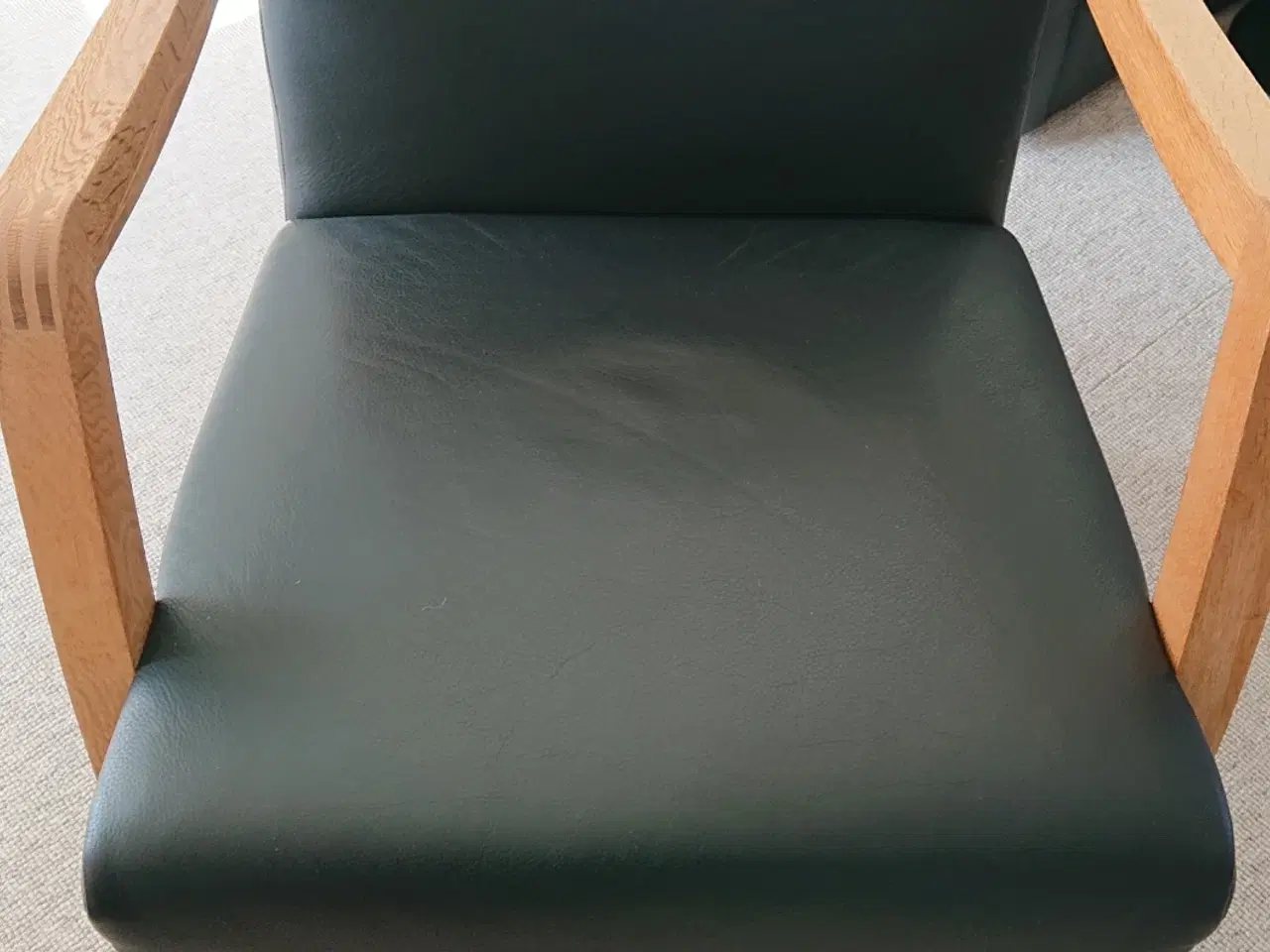 Billede 2 - Lille sort læderstol