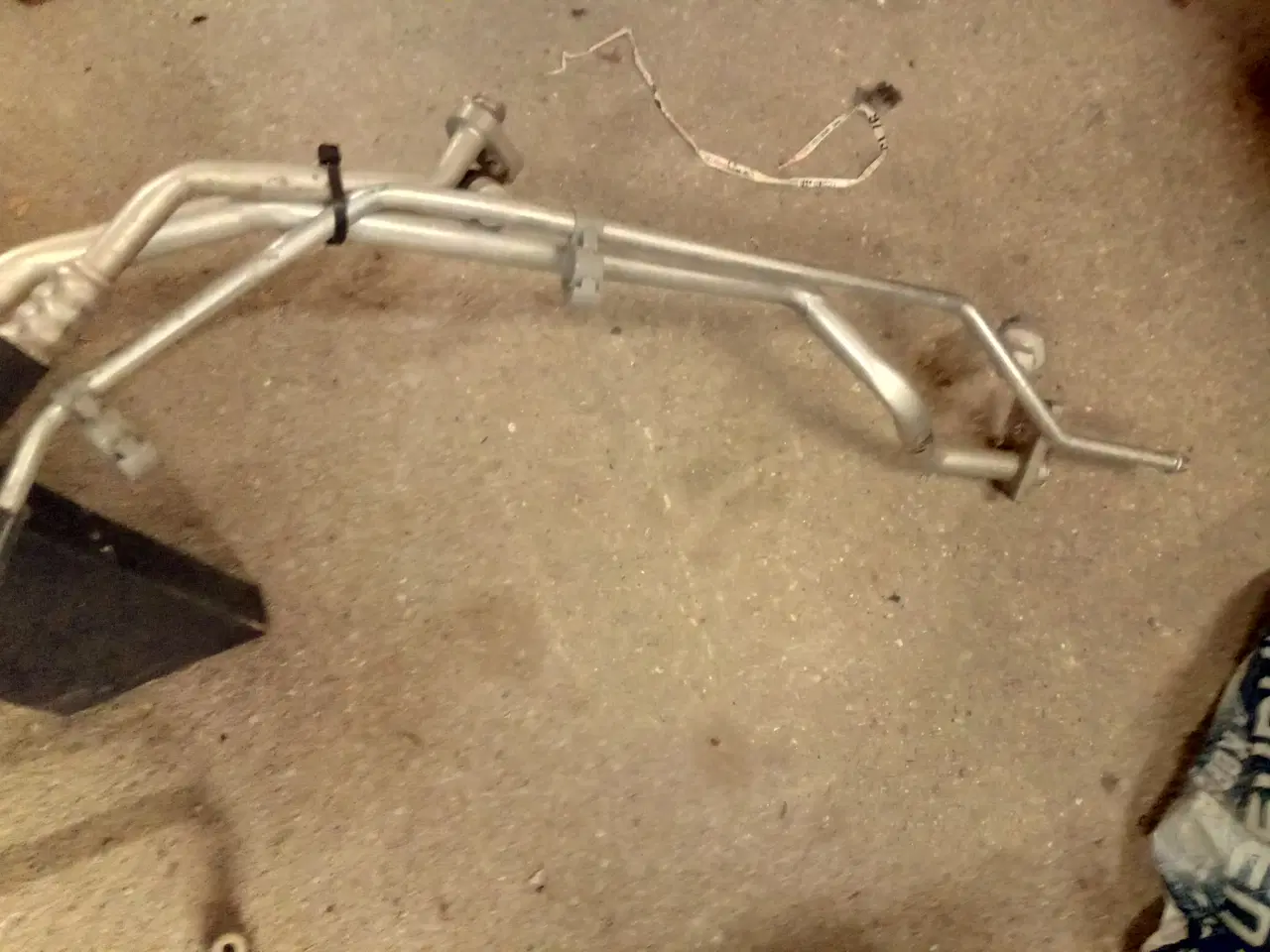 Billede 4 - Peugeot 107 Aircondition rør.