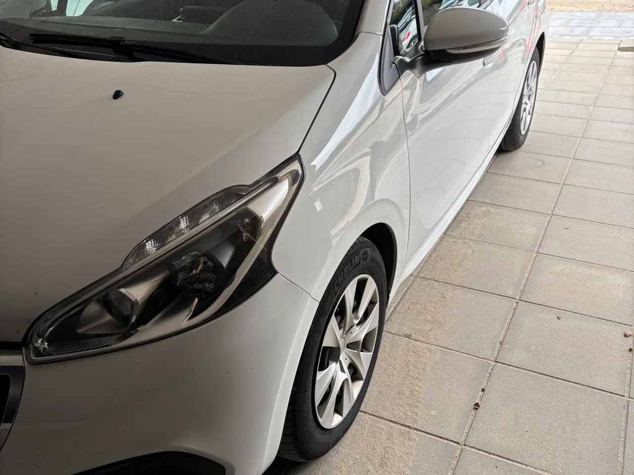 Billede 5 - Pæn og velkørende Peugeot 208 fra 2018
