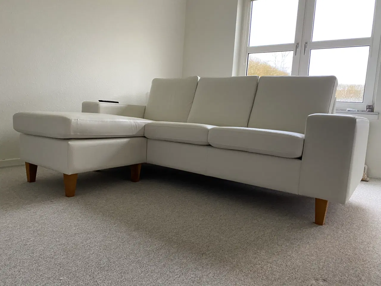Billede 3 - Hvid læder sofa med chaiselong