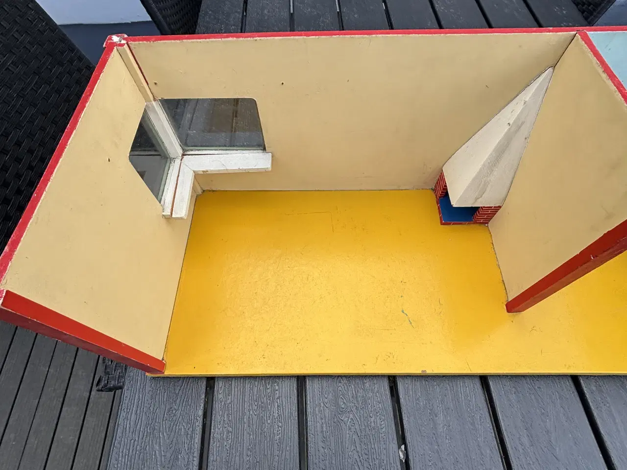 Billede 2 - Dukkehus ?