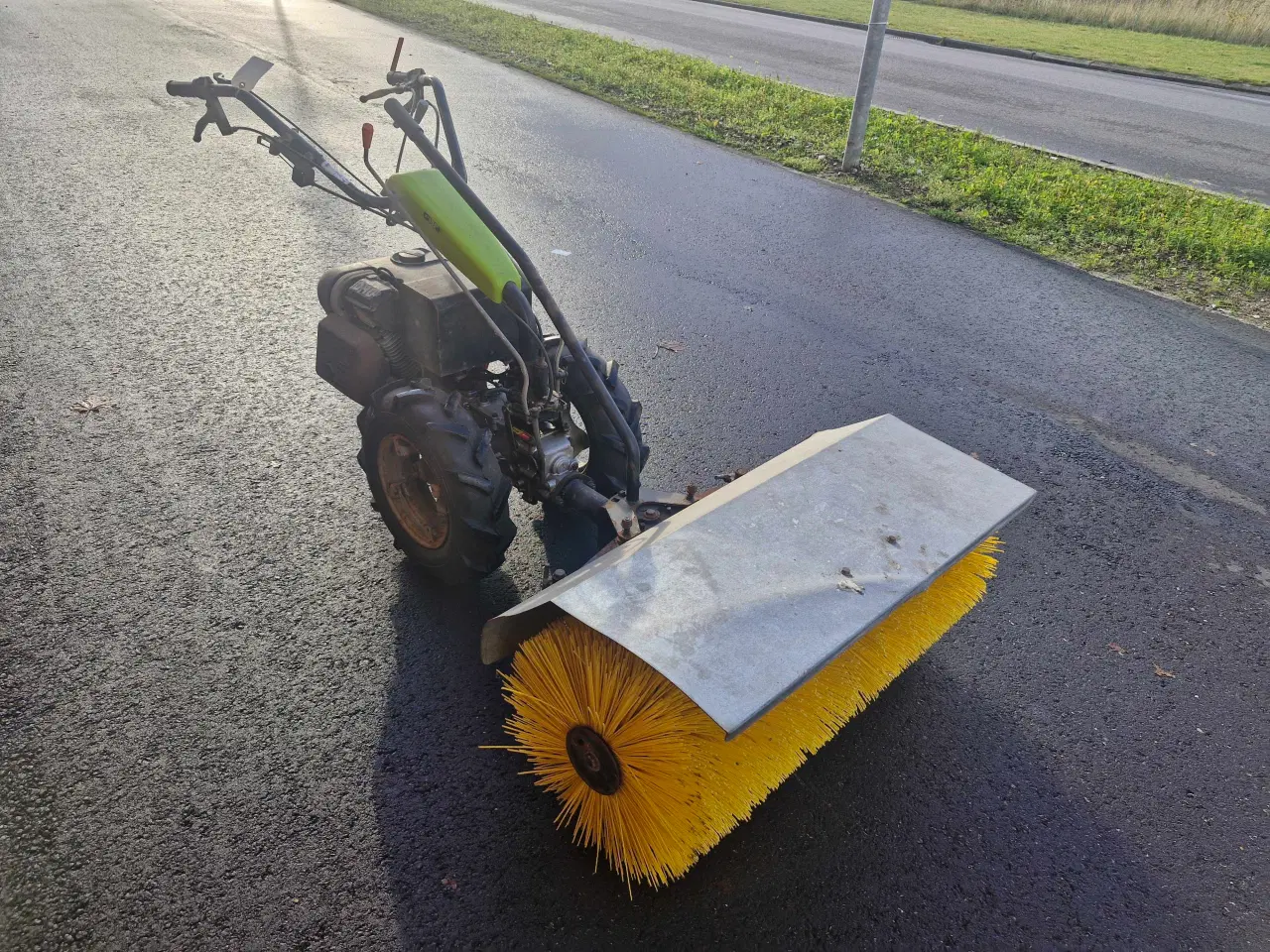 Billede 3 - Grillo G107d 2-Hjulet Traktor med kost