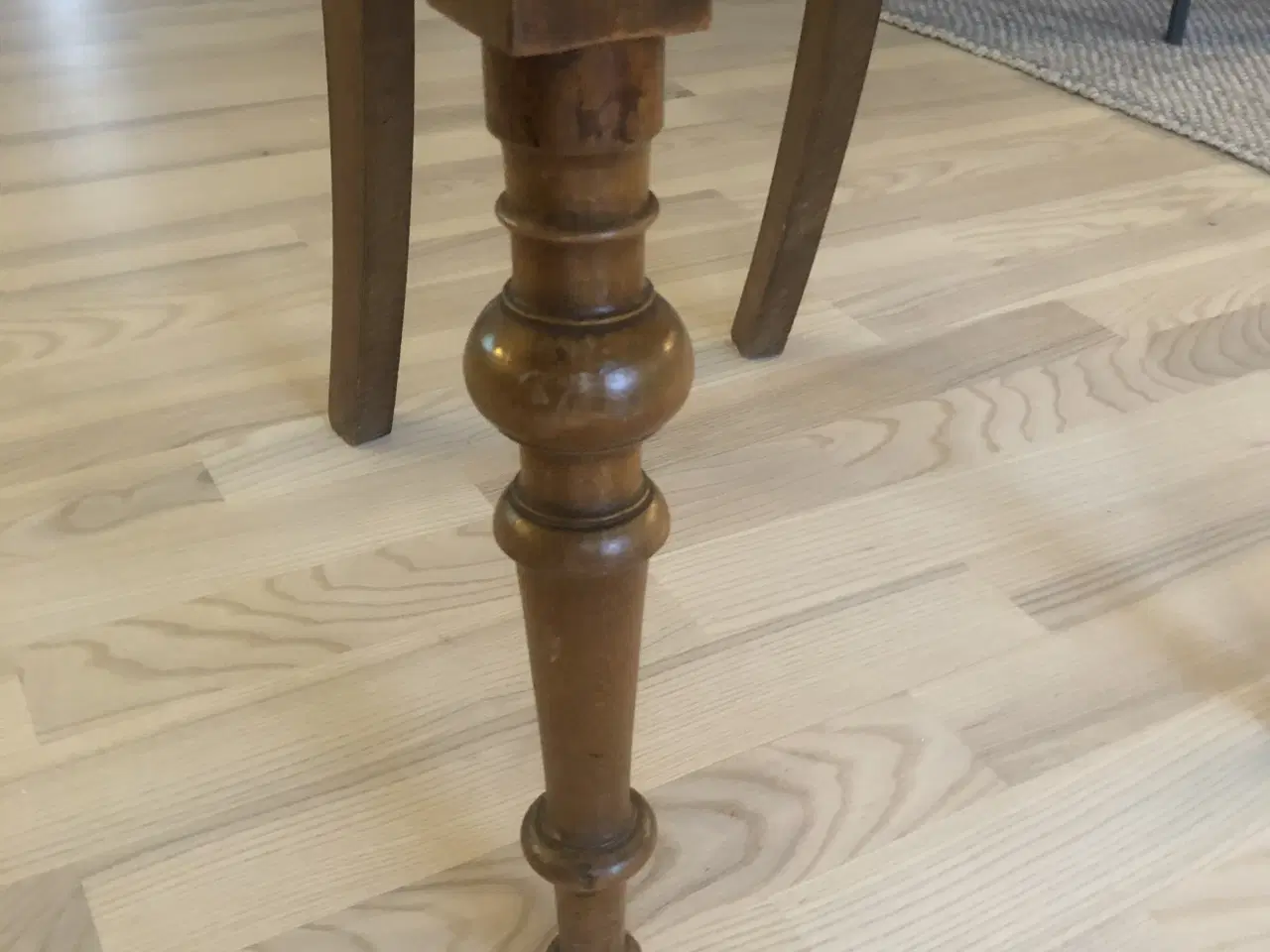 Billede 5 - Fine antikke stole 🪑 prisen er for alle fire