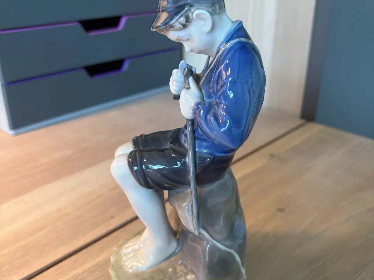Billede 4 - Royal Copenhagen figur nr. 905, Hyrdedreng 