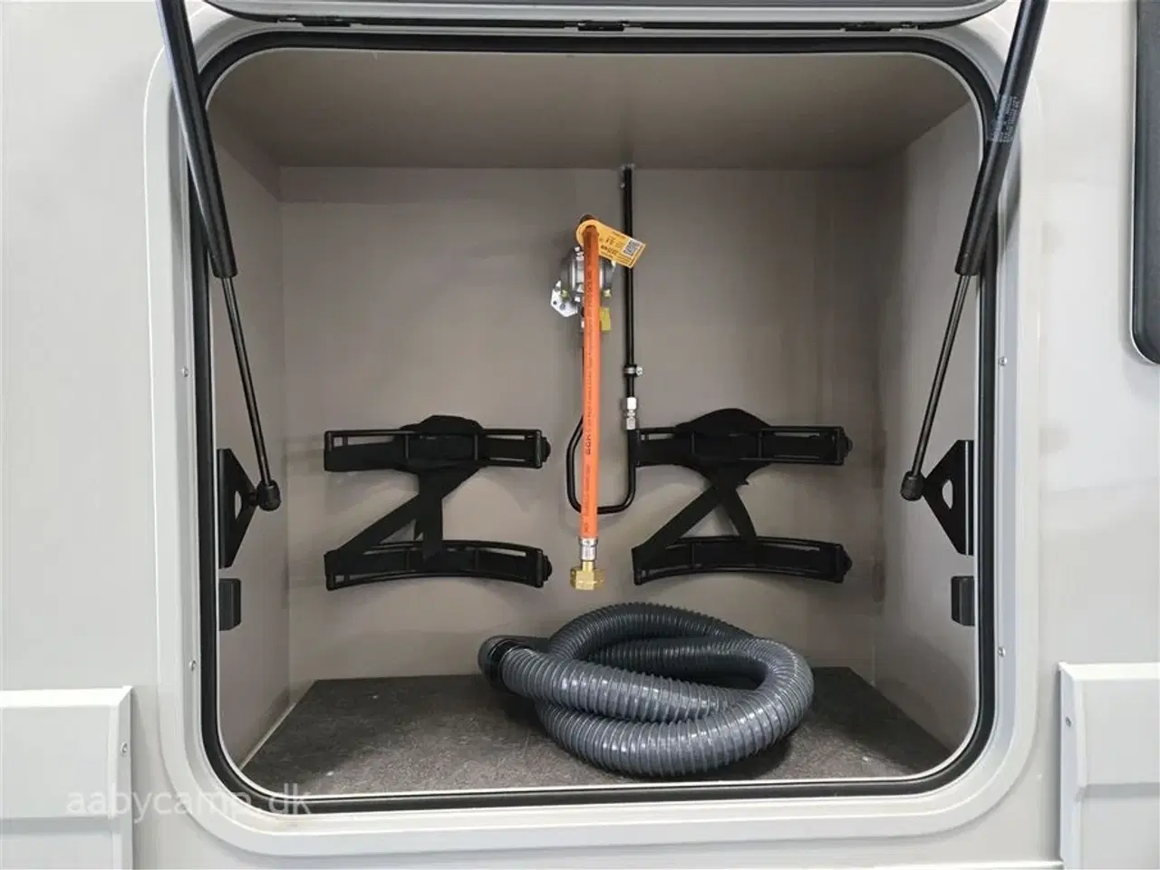 Billede 29 - 2026 - Euramobil Integra Line GT 726 EF   MERCEDES FØRE ASSISTENTER.  MERCEDES AL-KO. UDVENDIG GAS. UDVENDIG BRUSER. LITHIUM BATTERI. ALDE CENTRALVARME.