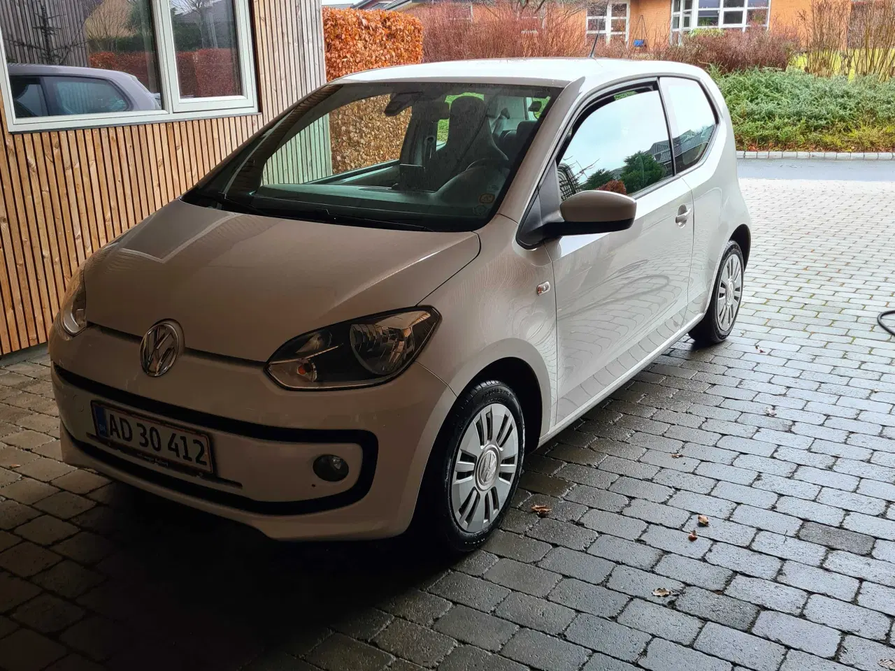 Billede 1 - Vw up med godt km tal