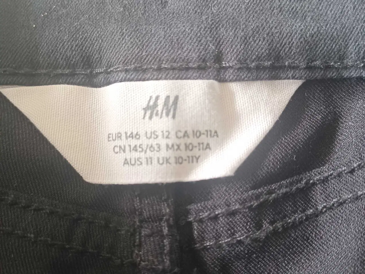 Billede 3 - Denim shorts størrelse 146
