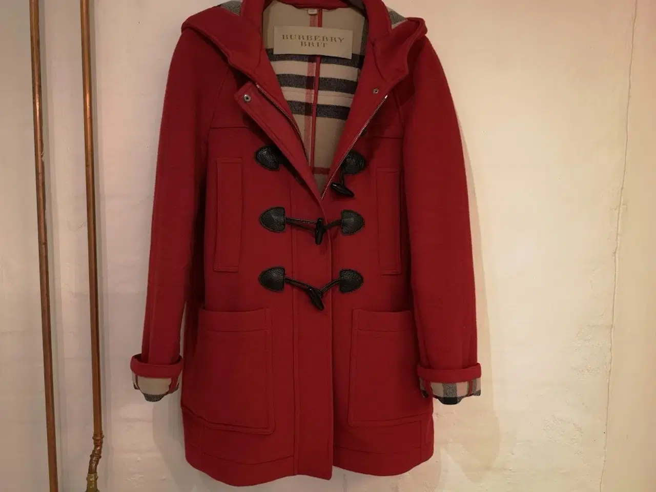 Billede 1 - Rød Burberry frakke