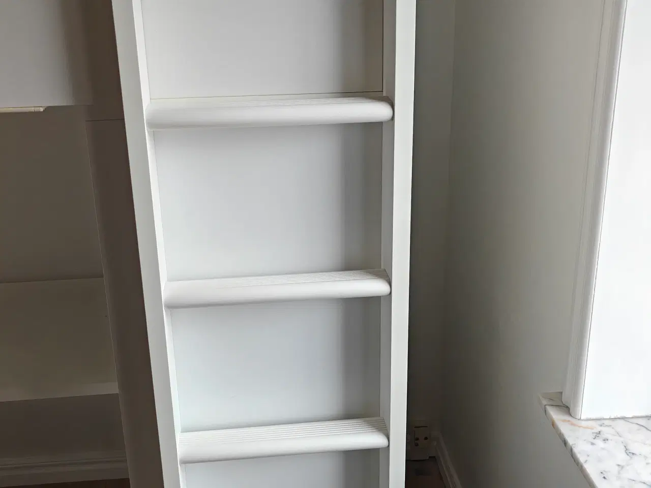 Billede 3 - SMÅSTAD højseng med 4 skuffer og skrivebord