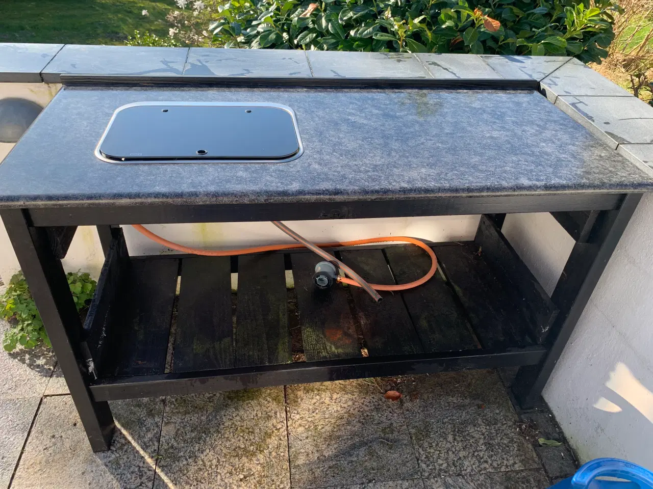 Billede 6 - 2 Ude - køkkenborde med granit bordplader