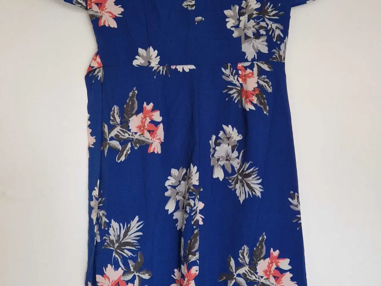 Billede 2 - Blå blomstret kjole 