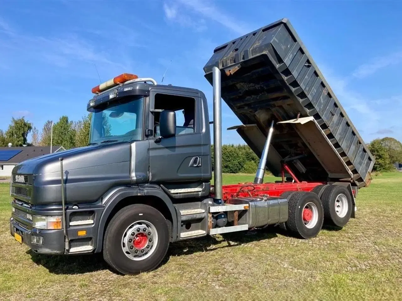 Billede 3 - Scania T144-530 3 i en! Tipper/trækker/studenterlad