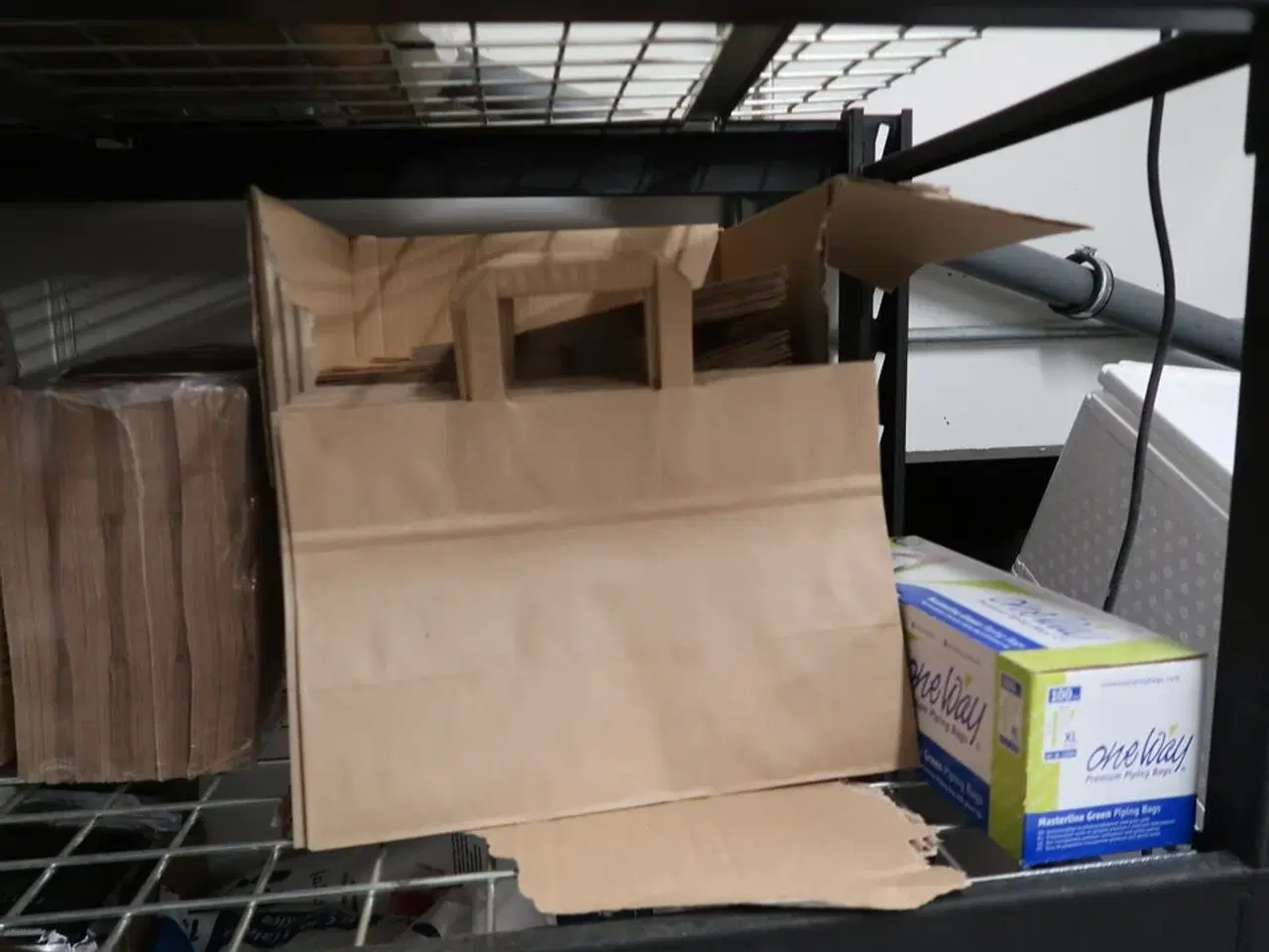 Billede 5 - Stort parti emballage - tøm 2 hylder