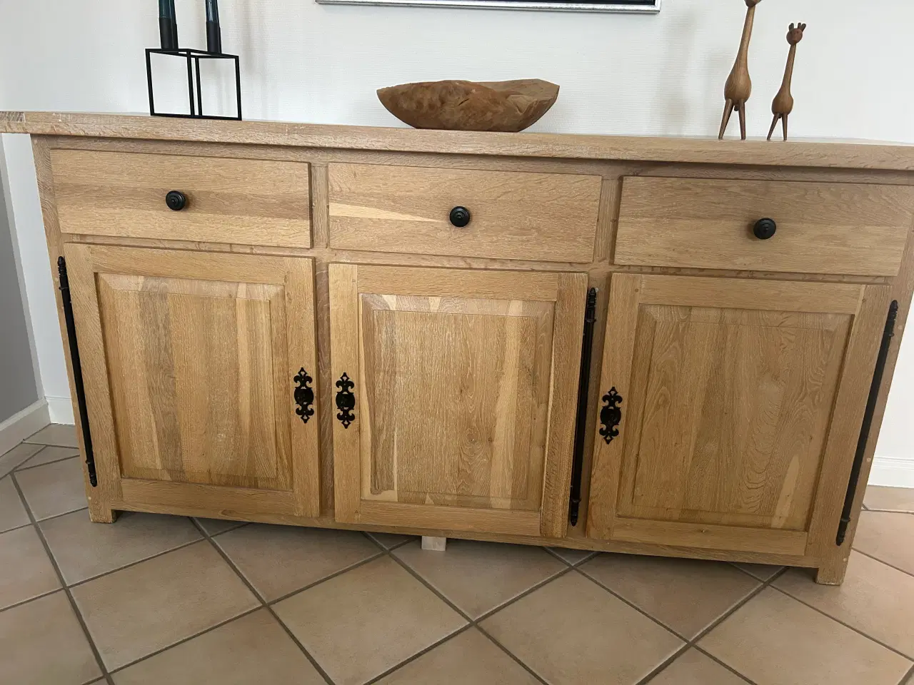 Billede 1 - Massiv egeskænk lavet af en snedker