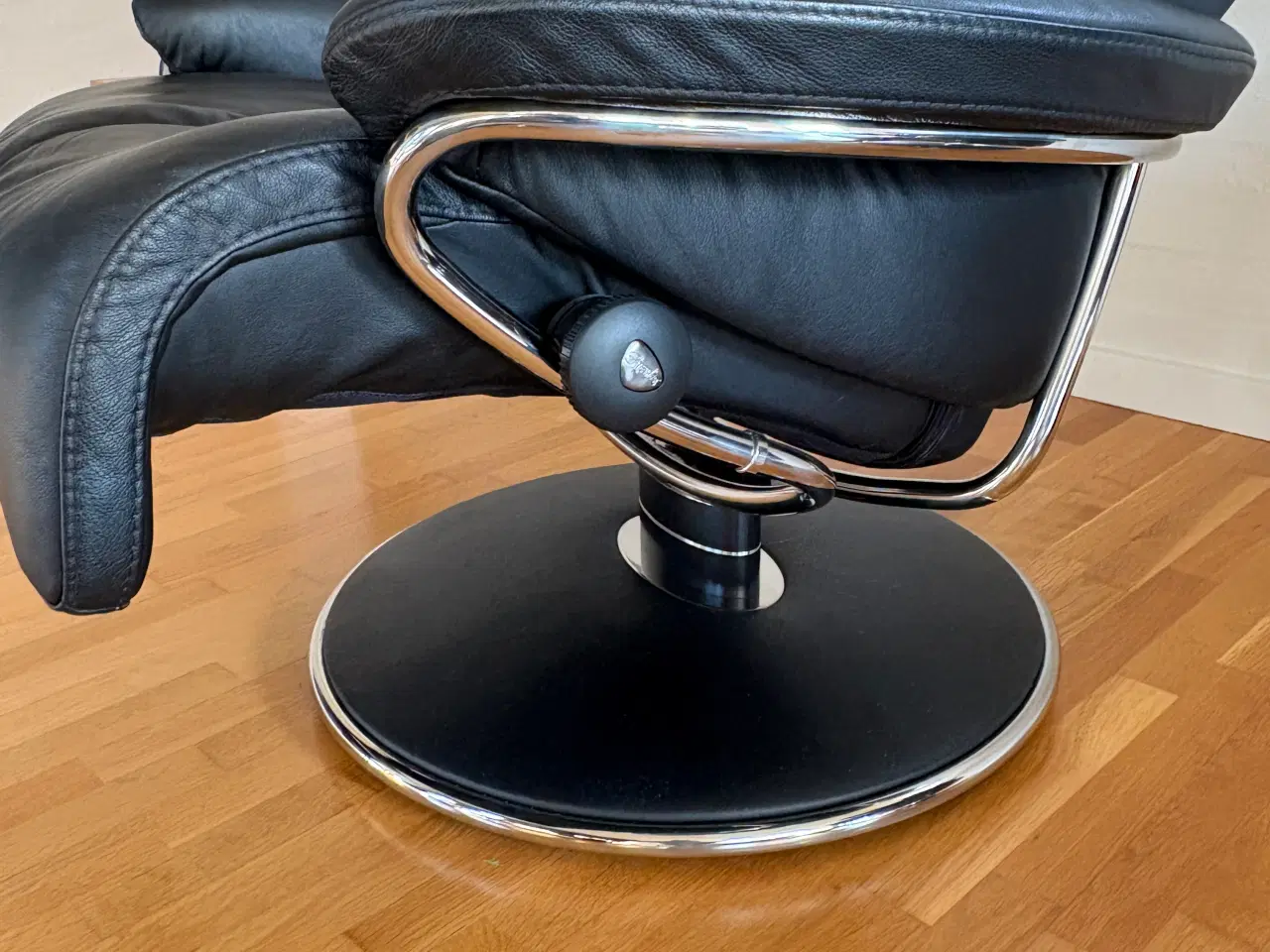 Billede 4 - 2 Stressless Blues lænestole og 1 skammel