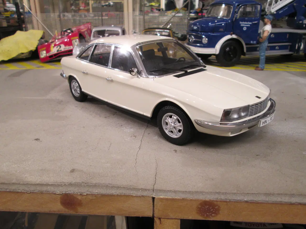 Billede 3 - Modelbil  NSU  Ro 80   Minichamps  1:18