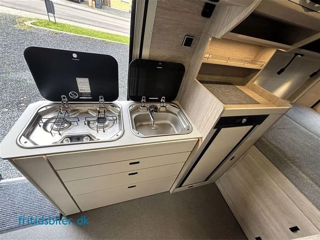 Billede 13 - 2025 - Bravia 599 180 Hk   Bravia 599 180 HK Med Automat gear og Hævetag med sovepladser til 4 personer