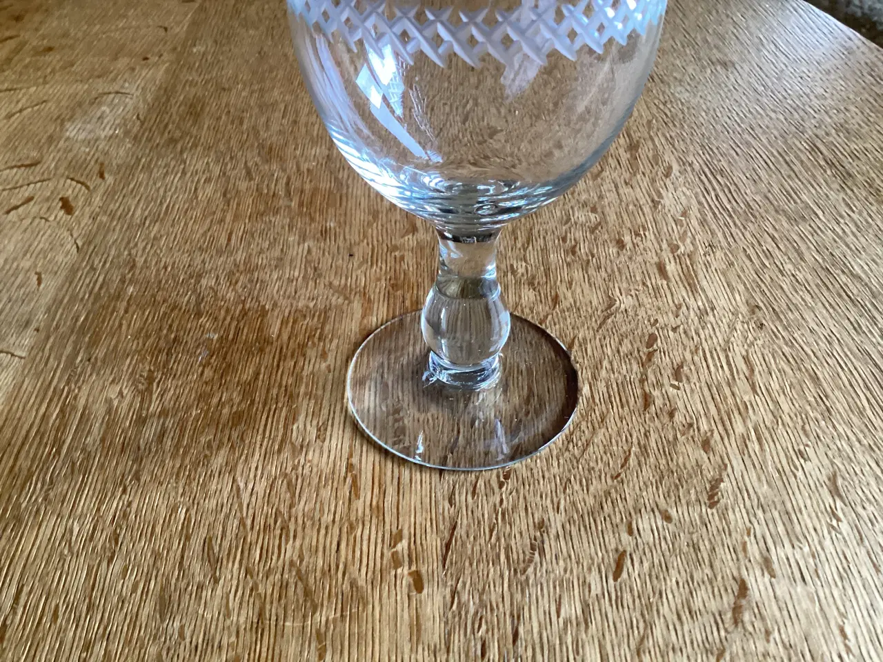 Billede 2 - Øl/Vinglas Holmegårdglas m/krydsslibninger