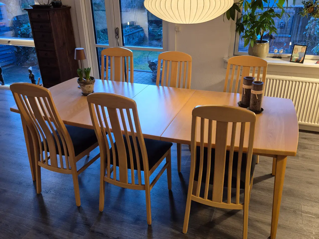 Billede 4 - Spisebord med 6 stole