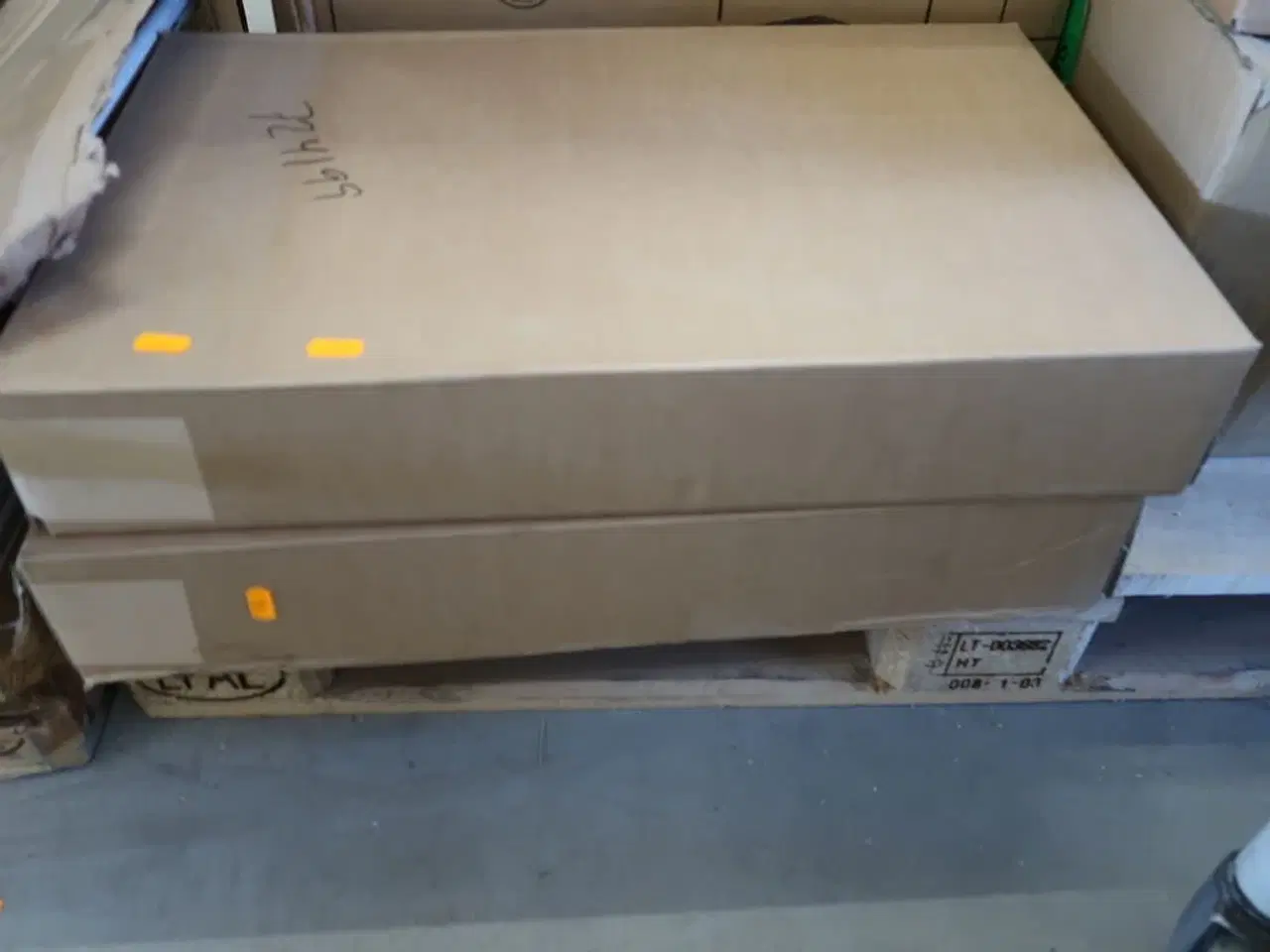 Billede 2 - 2 kasser grillbakker i jern KASAI KONRO  Model: SVT-16045