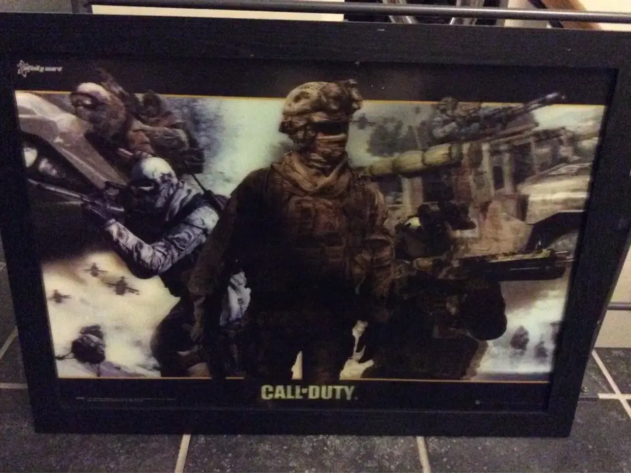 Billede 1 - Sort ramme med 3D foto fra Call of Duty