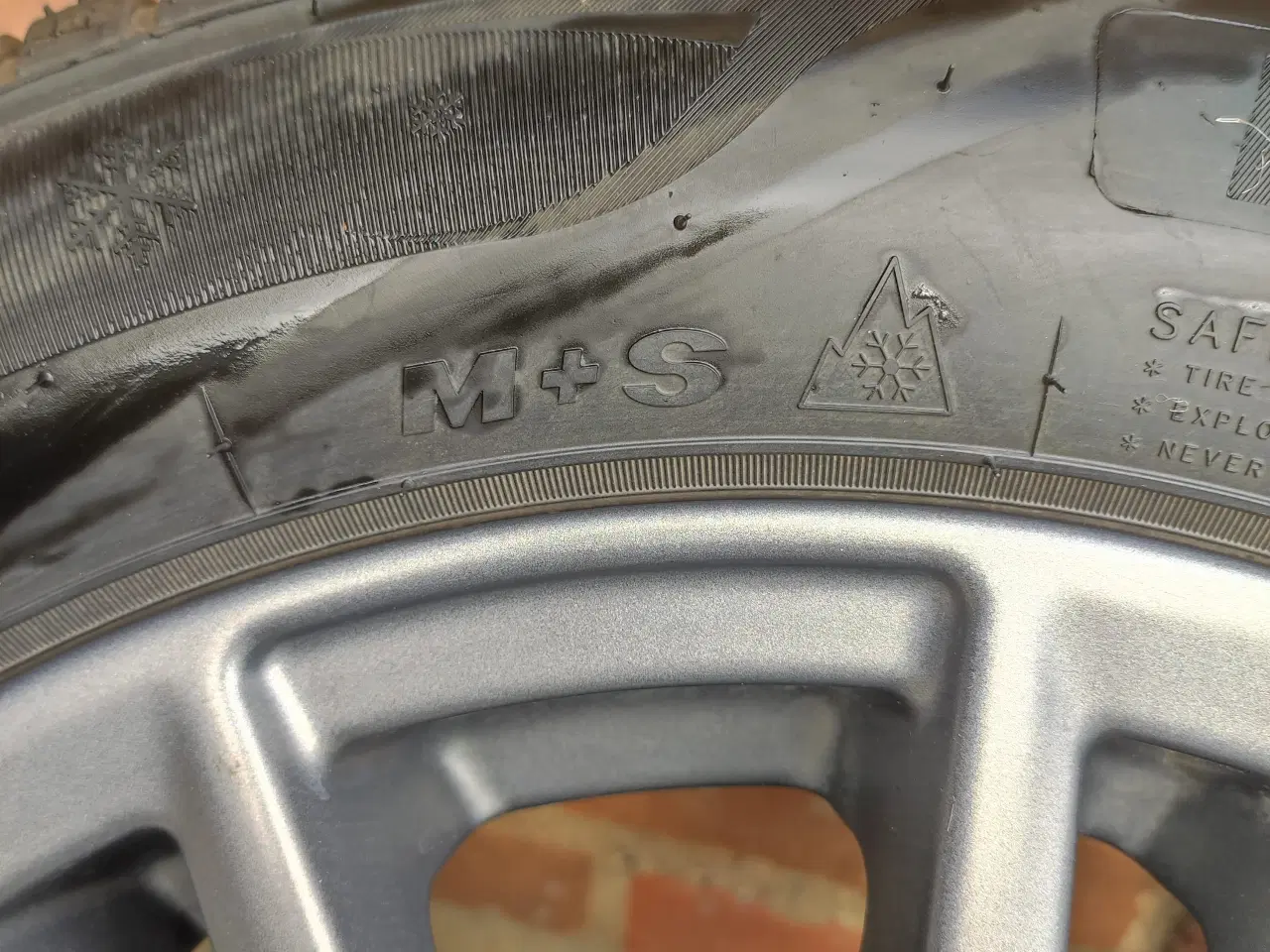 Billede 5 - 🚗 Sælger komplet sæt alufælge med vinterdæk