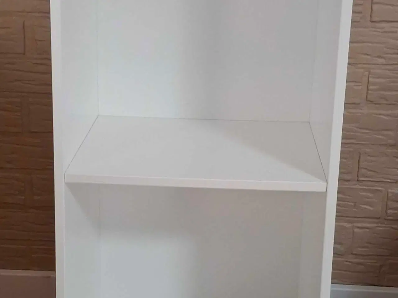 Billede 1 - Hvid reol med 1 hylde